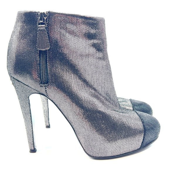 🌷❤️‍🔥SPRING SALE 🔥 FINAL PRICE🌷💥Chanel CC Logo Silver Fabric Ankle Boots 38 - Picture 1 of 8